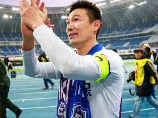 邵佳一，国足主帅背后的挑战与期待