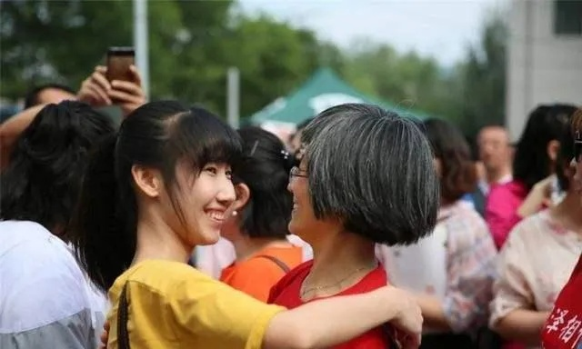 考生心声,母亲期望我首当其冲,混个采访 考生心声,母亲期望我首当其冲,混个采访